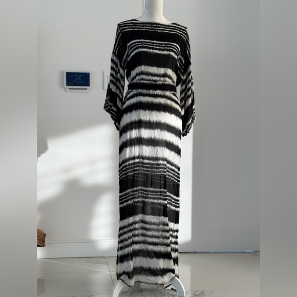 BCBG MaxAzria Long Sleeve Striped Round Neck Dress Size XXS Black n White - Picture 1 of 12